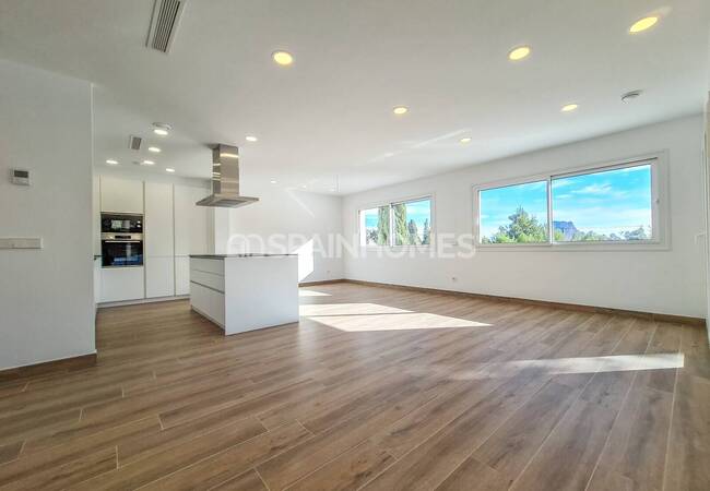 Calpe'de Deniz Manzaralı Geniş Bahçeli Taşınmaya Hazır Villa 22