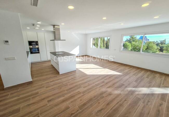 Calpe'de Deniz Manzaralı Geniş Bahçeli Taşınmaya Hazır Villa 27