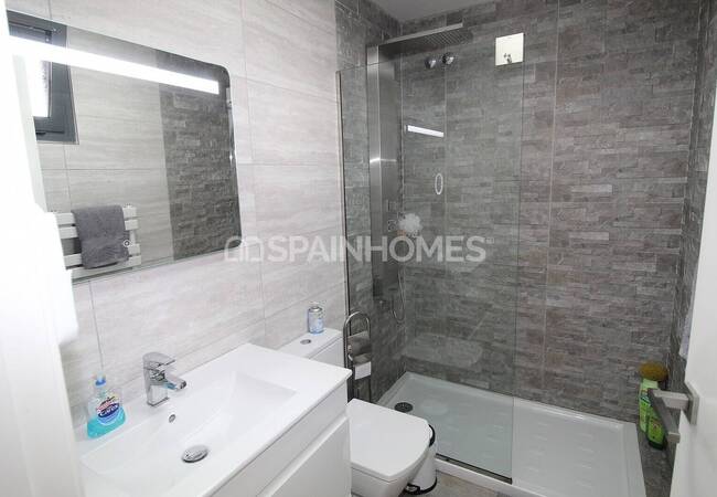 İspanya Algorfa’da Güneşlenme Teraslı ve Otoparklı Modern Ev 16