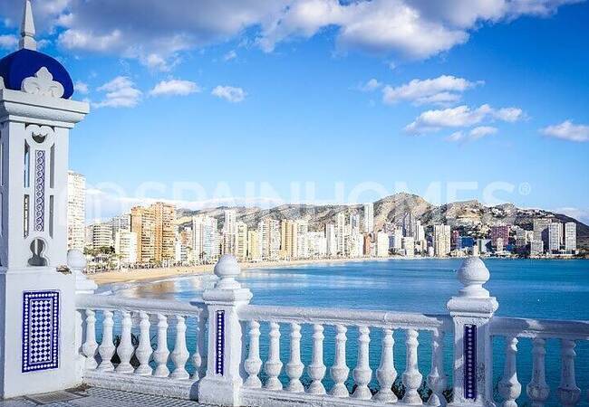 Alicante Benidorm'da Olanaklara Yakın Deniz Kenarı Şık Daire 28