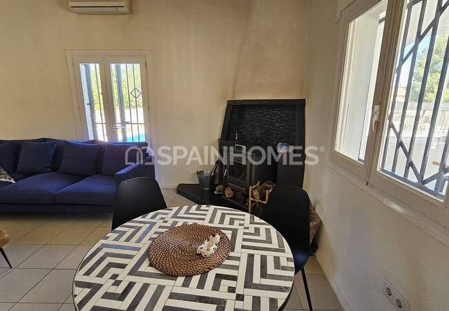 Well-located Country House with Private Pool in Alicante 25