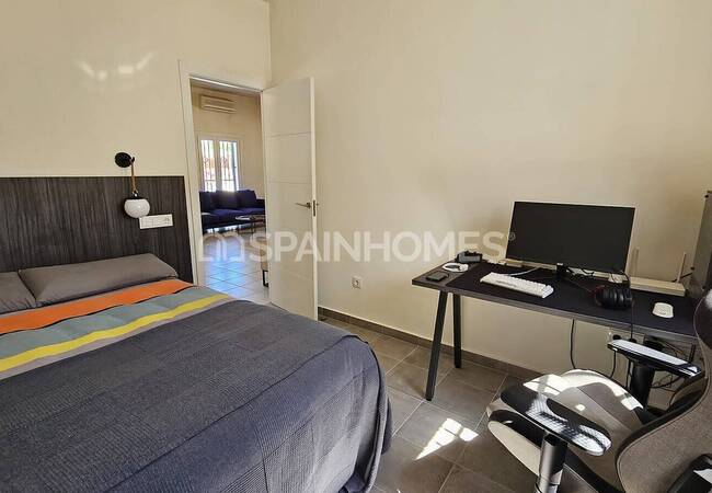 Well-located Country House with Private Pool in Alicante 28