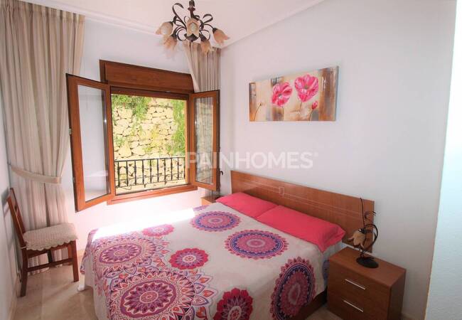 Orihuela Las Ramblas’ta Golf Sahasına Bitişik Eşyalı Villa 32