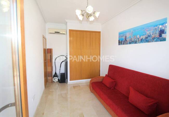 Orihuela Las Ramblas’ta Golf Sahasına Bitişik Eşyalı Villa 30