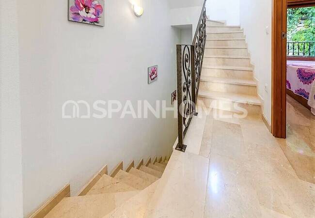 Orihuela Las Ramblas’ta Golf Sahasına Bitişik Eşyalı Villa 27