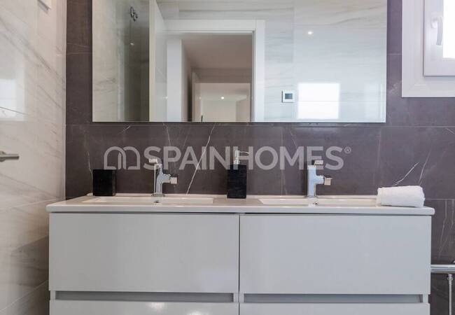 Contemporary Flats with Sea Views in Punta Prima 68