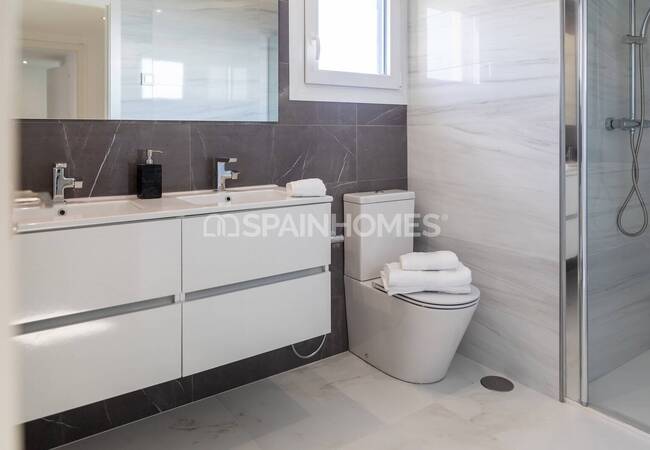 Contemporary Flats with Sea Views in Punta Prima 67