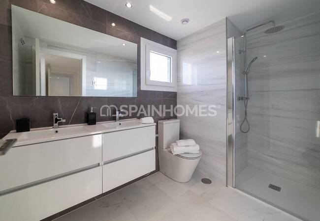 Contemporary Flats with Sea Views in Punta Prima 61