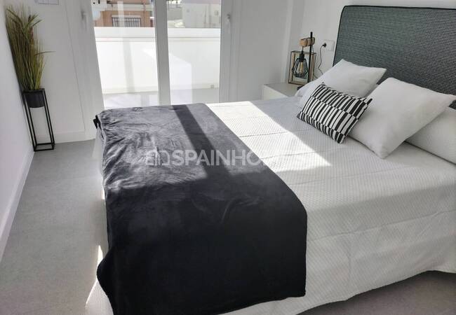 Alicante Villamartin’de Avantajlı Konumda Havuzlu Şık Evler 28