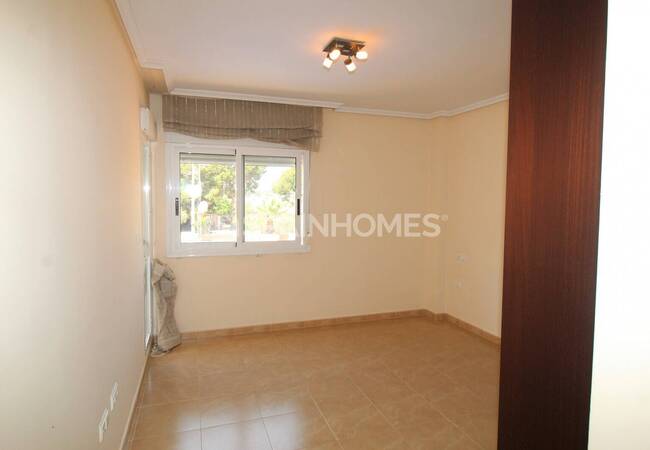 Detached Villa with Communal Pool in Los Montesinos 27