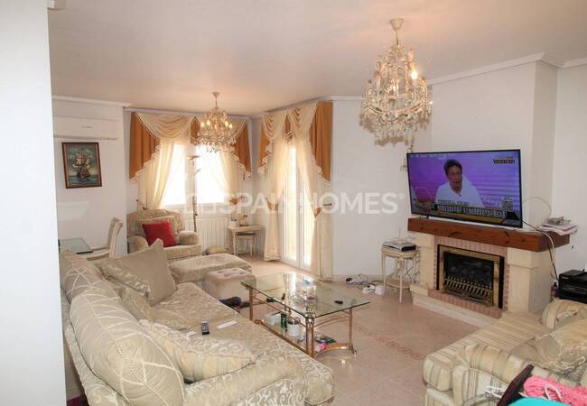 Key-ready Detached Villa with a Private Pool in Orihuela Spain 18