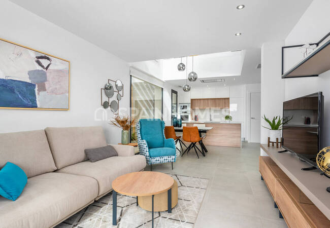 Benijofar'da Özel Havuzlu ve Otoparklı Şık Villalar 12