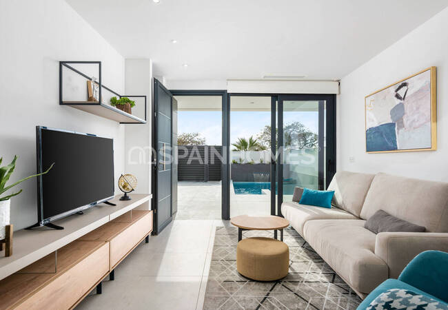 Benijofar'da Özel Havuzlu ve Otoparklı Şık Villalar 15