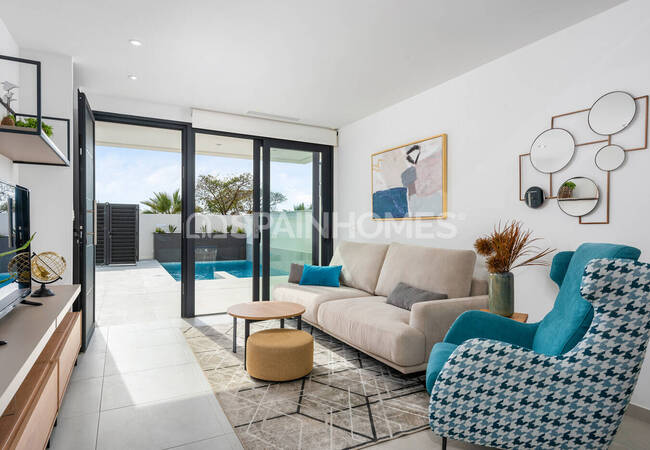 Benijofar'da Özel Havuzlu ve Otoparklı Şık Villalar 16