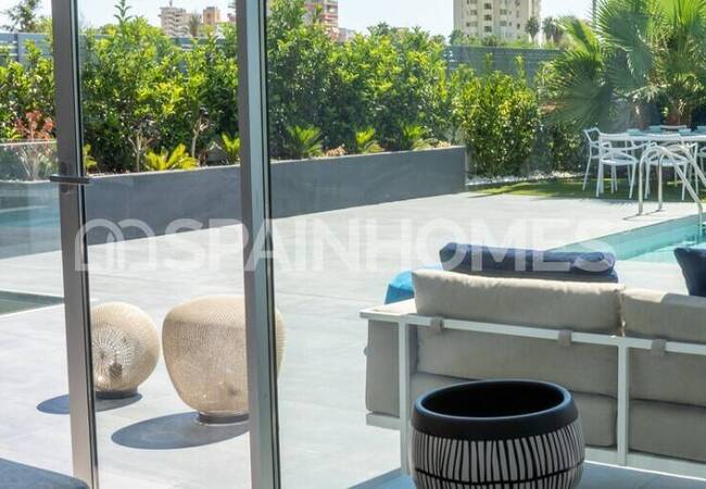 Alicante'de Plajın Yanı Başında Anahtar Teslim Villa 3