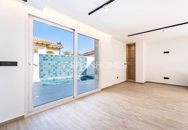 Recently Renovated Luxurious Villa in La Zenia Costa Blanca 19