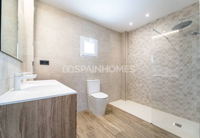 Recently Renovated Luxurious Villa in La Zenia Costa Blanca 36