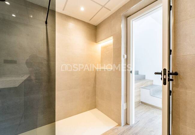 Recently Renovated Luxurious Villa in La Zenia Costa Blanca 31