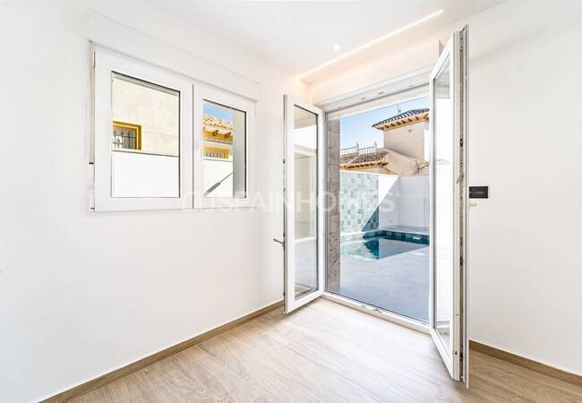 Recently Renovated Luxurious Villa in La Zenia Costa Blanca 22