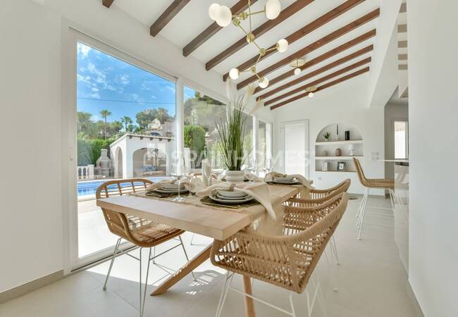 Benissa'da Plaja Yakın Konumda 4 Yatak Odalı Yenilenmiş Ev 8