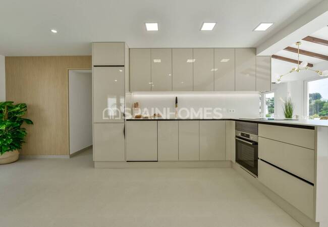 Benissa'da Plaja Yakın Konumda 4 Yatak Odalı Yenilenmiş Ev 11