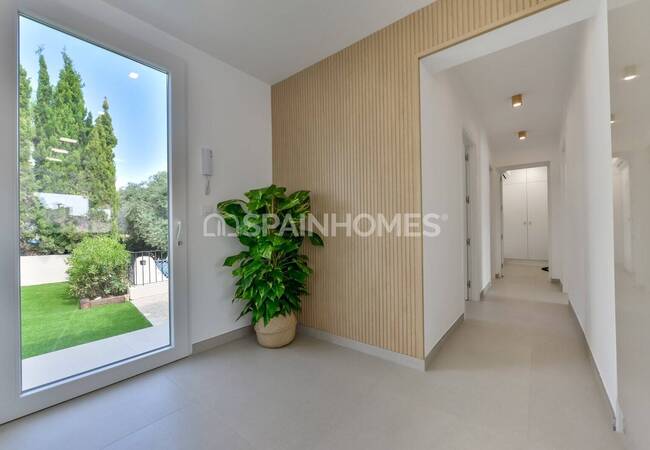 Benissa'da Plaja Yakın Konumda 4 Yatak Odalı Yenilenmiş Ev 13