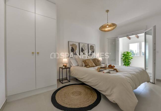 Benissa'da Plaja Yakın Konumda 4 Yatak Odalı Yenilenmiş Ev 16