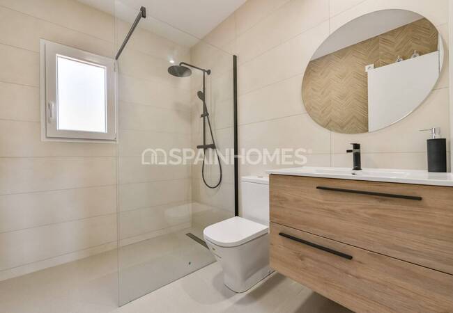 Benissa'da Plaja Yakın Konumda 4 Yatak Odalı Yenilenmiş Ev 18