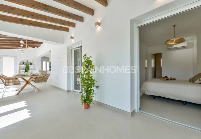 Benissa'da Plaja Yakın Konumda 4 Yatak Odalı Yenilenmiş Ev 19