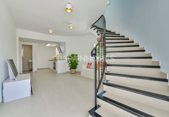 Benissa'da Plaja Yakın Konumda 4 Yatak Odalı Yenilenmiş Ev 20