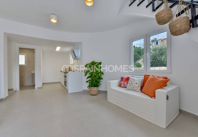 Benissa'da Plaja Yakın Konumda 4 Yatak Odalı Yenilenmiş Ev 21