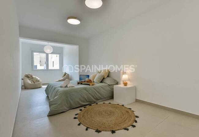 Benissa'da Plaja Yakın Konumda 4 Yatak Odalı Yenilenmiş Ev 24