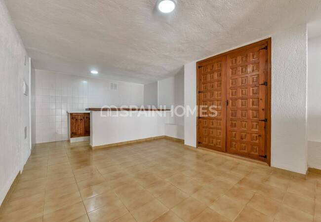 Benissa'da Plaja Yakın Konumda 4 Yatak Odalı Yenilenmiş Ev 25