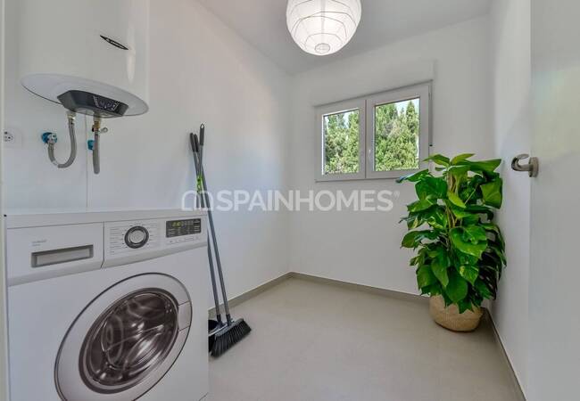 Benissa'da Plaja Yakın Konumda 4 Yatak Odalı Yenilenmiş Ev 28