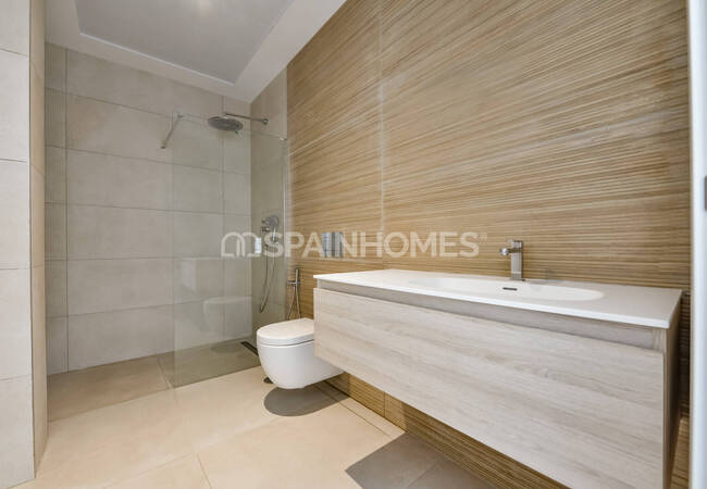 Luxe 3-bedroom House with Private Swimming Pool in Finestrat 52