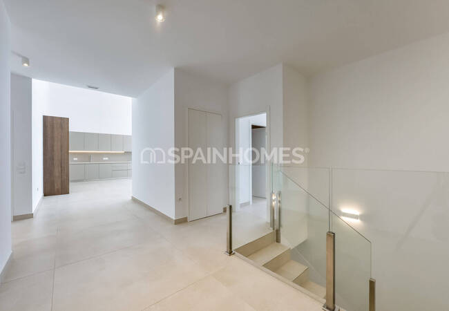 Luxe 3-bedroom House with Private Swimming Pool in Finestrat 24