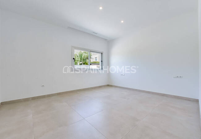 Luxe 3-bedroom House with Private Swimming Pool in Finestrat 44