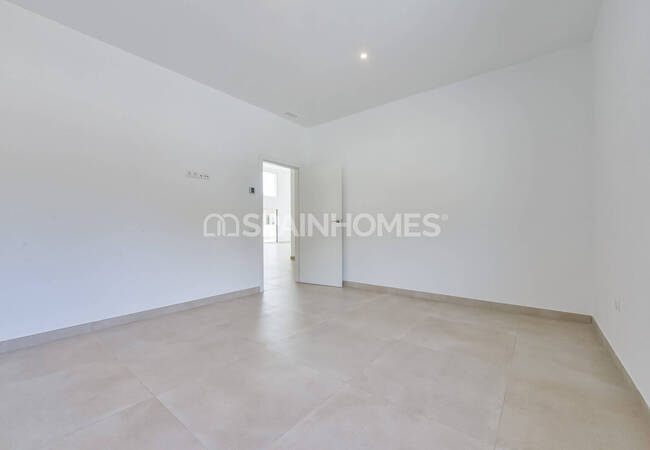 Luxe 3-bedroom House with Private Swimming Pool in Finestrat 51