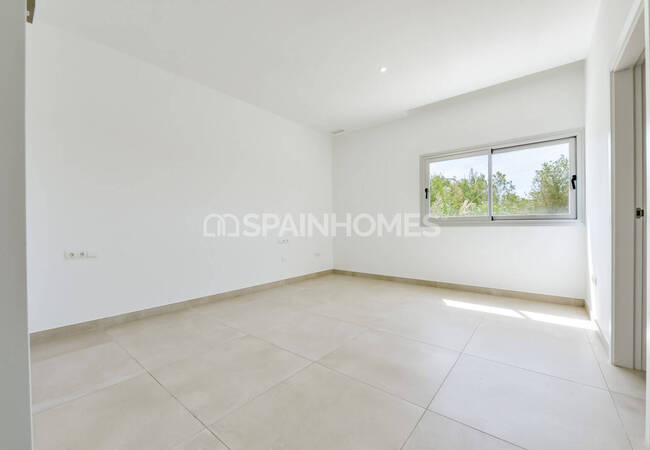 Luxe 3-bedroom House with Private Swimming Pool in Finestrat 31