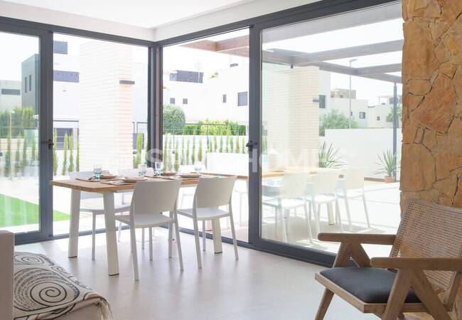 4-bedroom Detached Properties Close to Beach in Orihuela 21