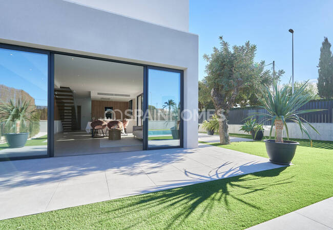 Detached Houses with Chic Designs in El Campello Alicante 7