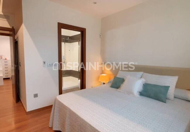 Alicante'de Denize Yakın Konumda Havuzlu Villa 18