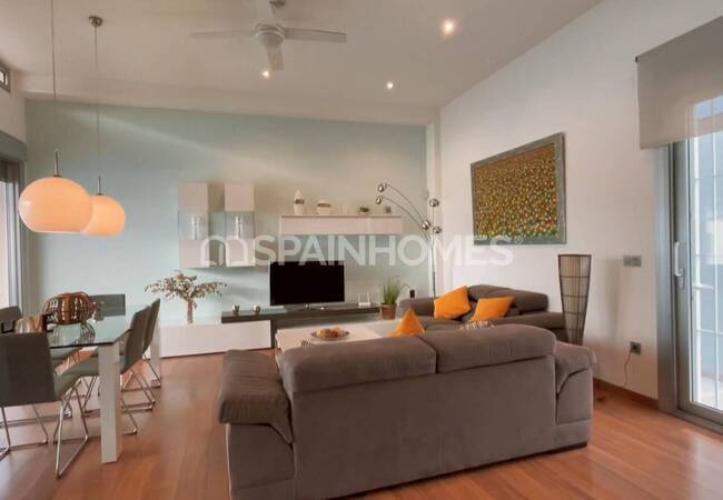 Alicante'de Denize Yakın Konumda Havuzlu Villa 10