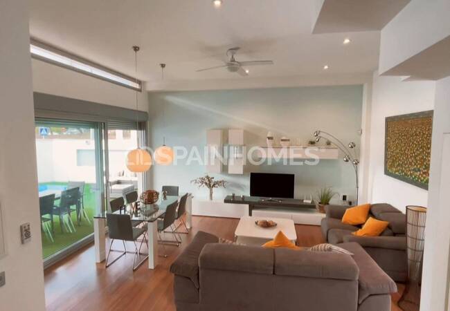 Alicante'de Denize Yakın Konumda Havuzlu Villa 11