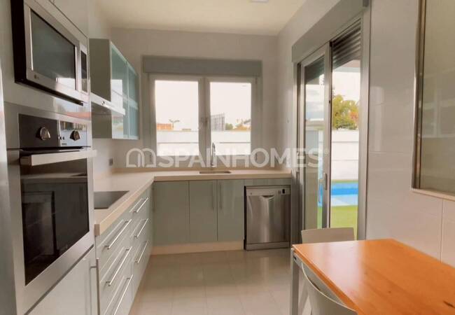 Alicante'de Denize Yakın Konumda Havuzlu Villa 16