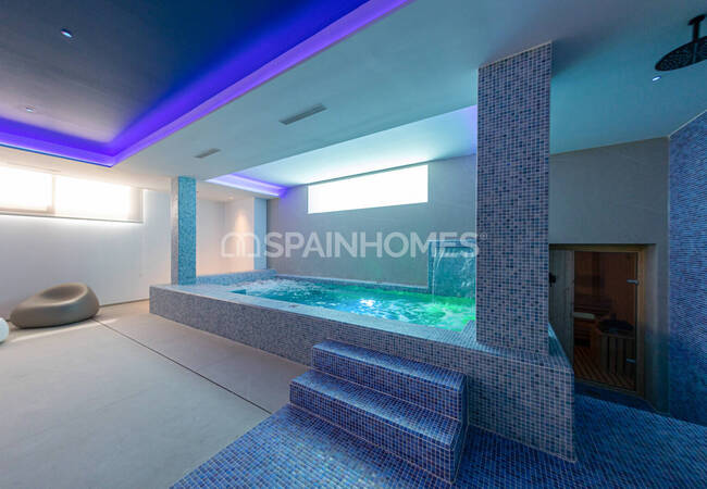 Benidorm Alicante'de Panoramik Manzaralı Lüks Villa 96