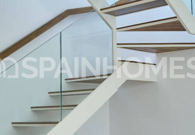 منازل حديثة مع مسابح خاصة في ألفاز ديل بي 23