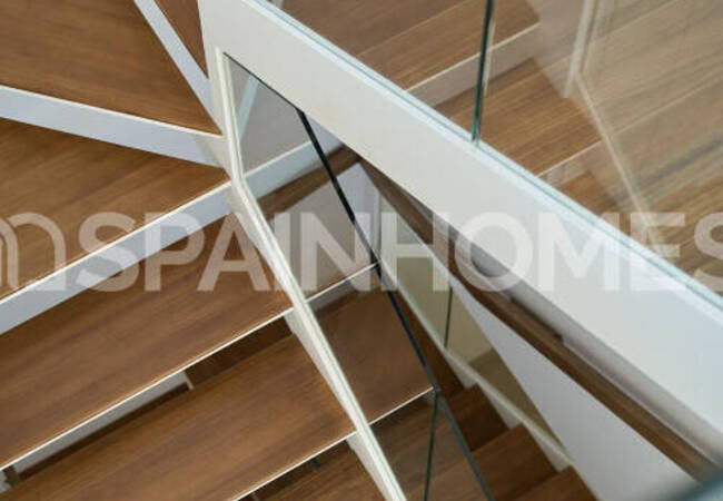 منازل حديثة مع مسابح خاصة في ألفاز ديل بي 24