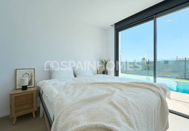 منازل حديثة مع مسابح خاصة في ألفاز ديل بي 28