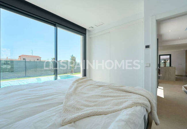 منازل حديثة مع مسابح خاصة في ألفاز ديل بي 29